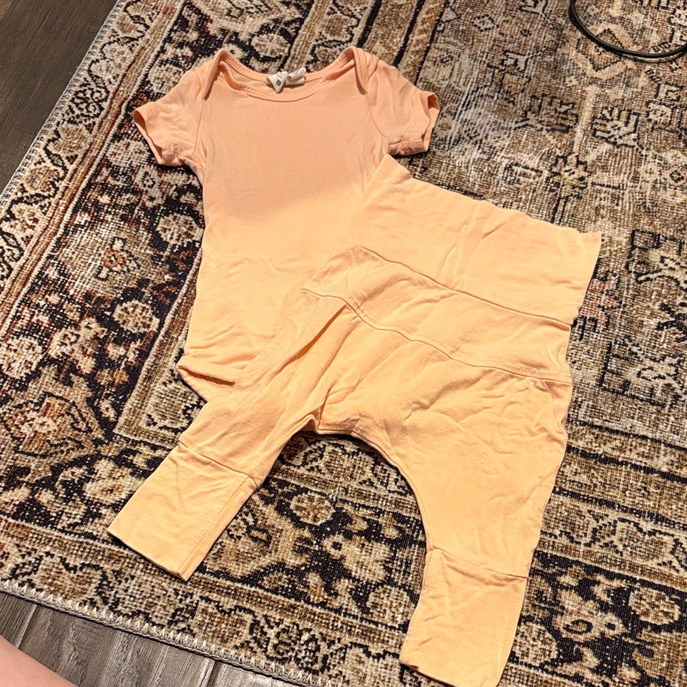 Kyte baby and custom papaya body suit and pants (3-6)